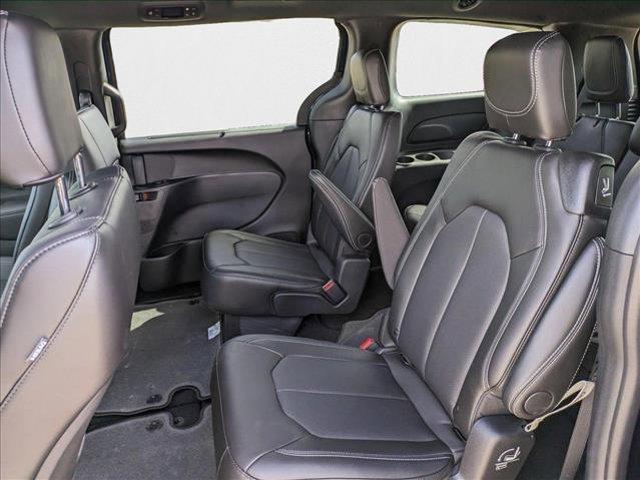 new 2025 Chrysler Pacifica car, priced at $37,741