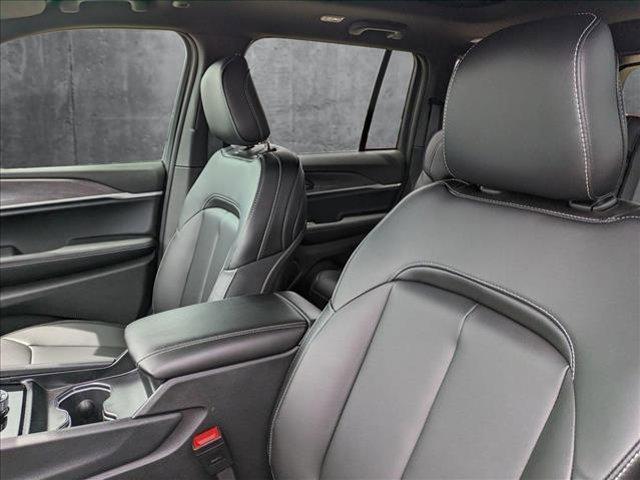 new 2025 Jeep Grand Cherokee car, priced at $43,991