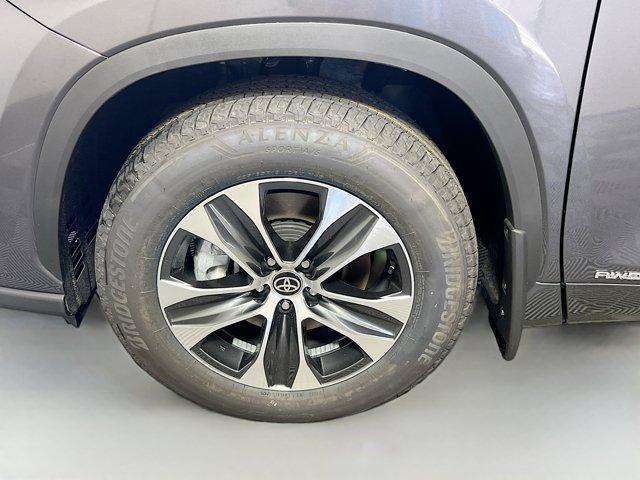 new 2025 Toyota Highlander Hybrid car, priced at $49,883