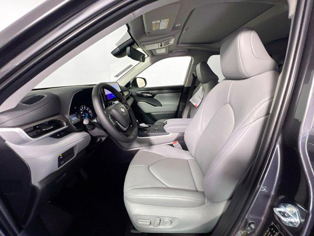 new 2025 Toyota Highlander Hybrid car, priced at $49,883