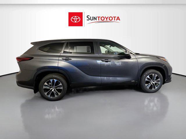new 2025 Toyota Highlander Hybrid car, priced at $49,883