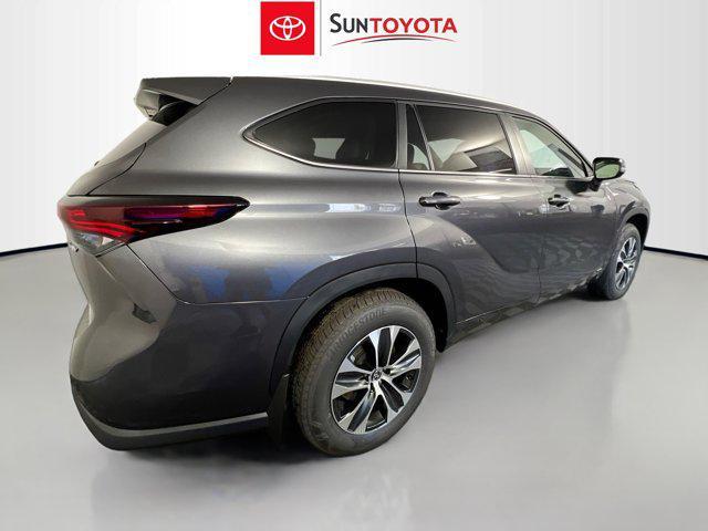 new 2025 Toyota Highlander Hybrid car, priced at $49,883