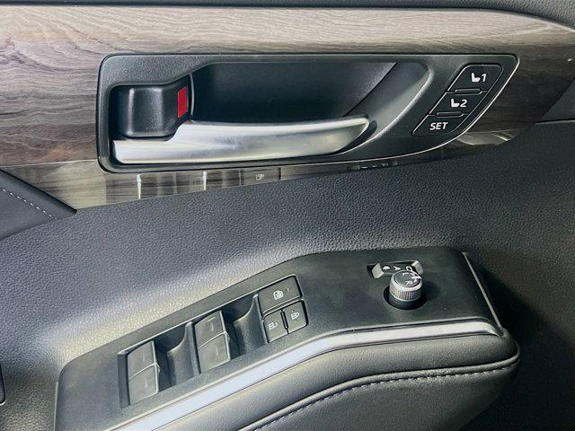 new 2025 Toyota Highlander Hybrid car, priced at $57,278