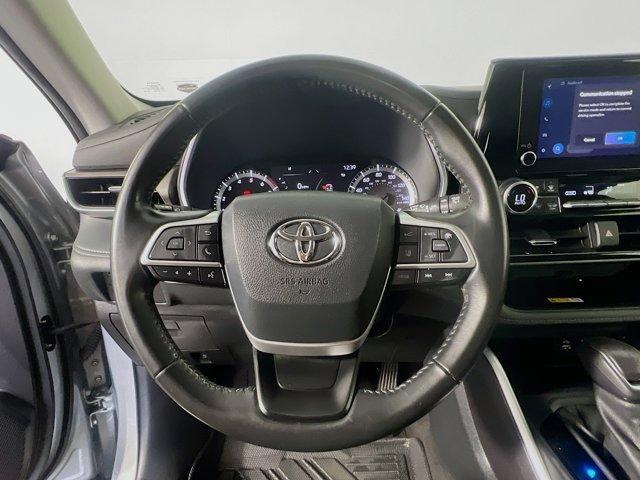 used 2023 Toyota Highlander car, priced at $34,261