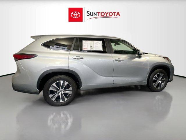 used 2023 Toyota Highlander car, priced at $34,261