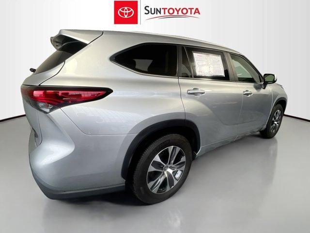 used 2023 Toyota Highlander car, priced at $34,261