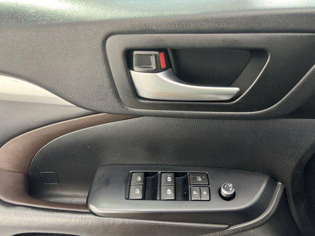 used 2019 Toyota Highlander car, priced at $22,224
