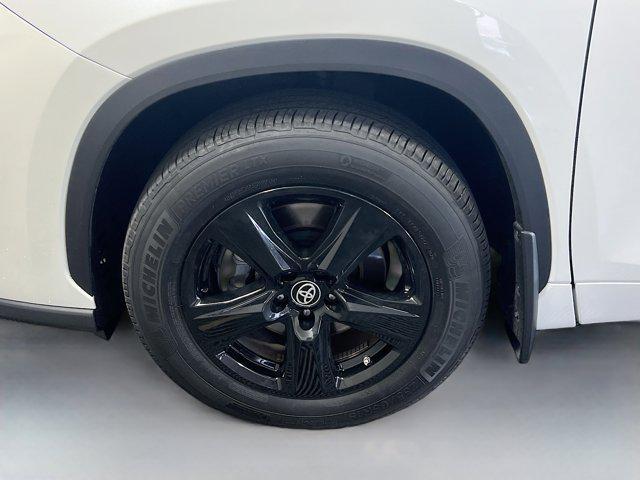 used 2021 Toyota Highlander car, priced at $28,129