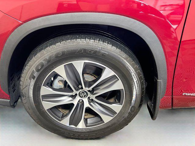 used 2022 Toyota Highlander car, priced at $36,490