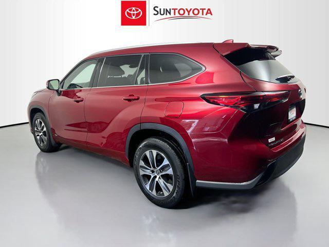 used 2022 Toyota Highlander car, priced at $36,490