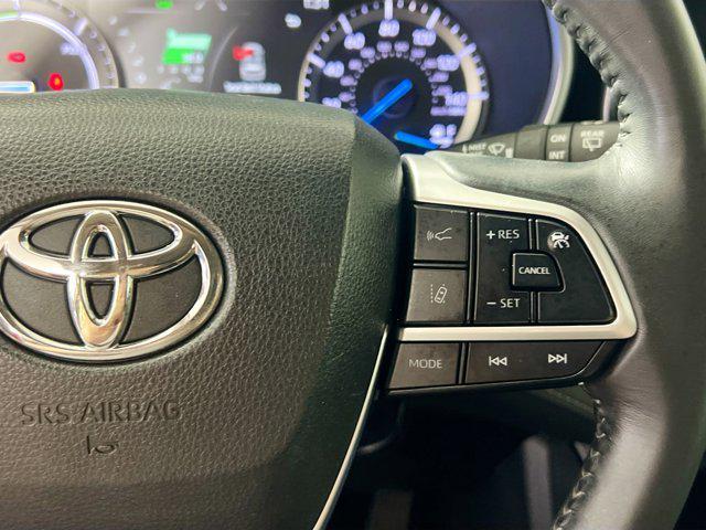 used 2022 Toyota Highlander car, priced at $36,490