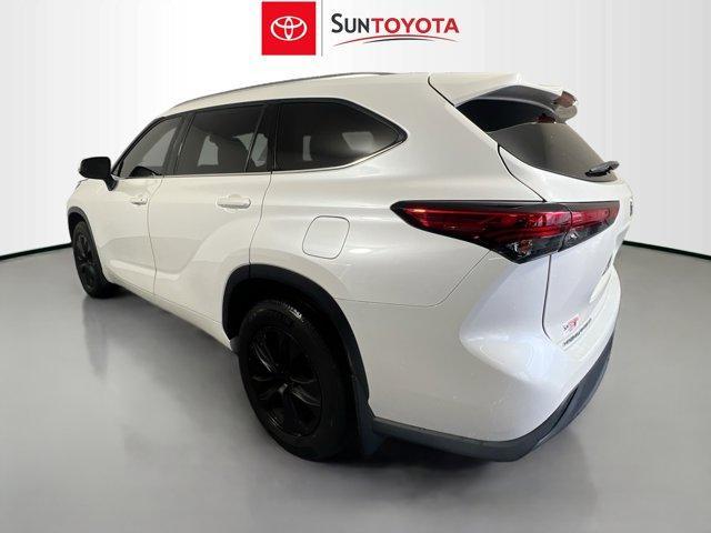 used 2021 Toyota Highlander car, priced at $31,433