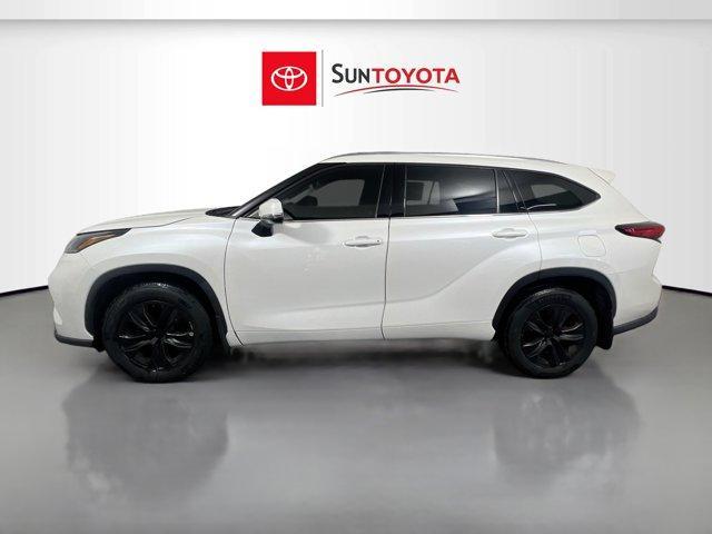 used 2021 Toyota Highlander car, priced at $31,433