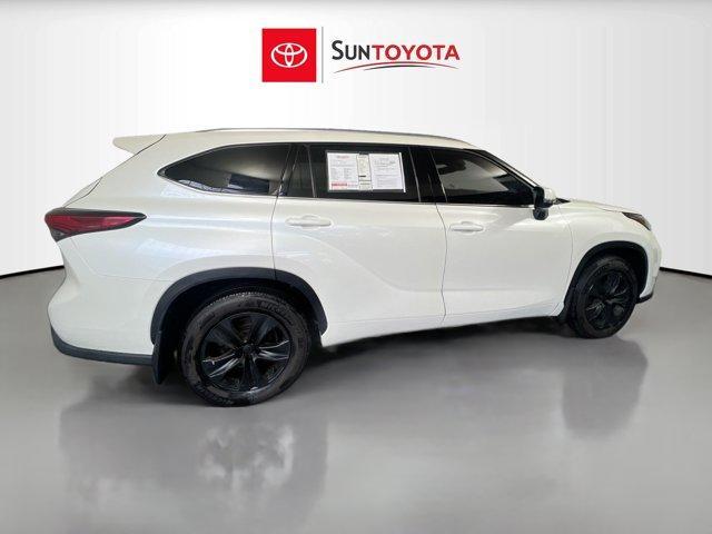 used 2021 Toyota Highlander car, priced at $31,433