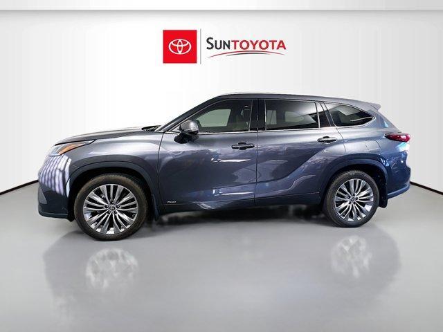 used 2022 Toyota Highlander Hybrid car, priced at $34,988