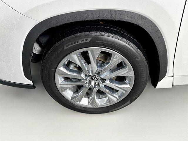 used 2023 Toyota Highlander car, priced at $37,621