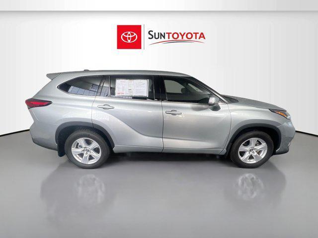 used 2022 Toyota Highlander car, priced at $30,345