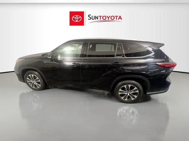 used 2022 Toyota Highlander car, priced at $30,765