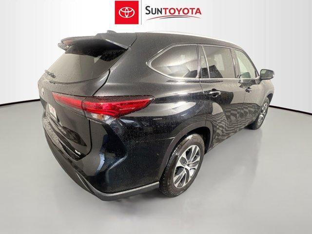 used 2022 Toyota Highlander car, priced at $30,765