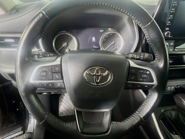 used 2022 Toyota Highlander car, priced at $30,765