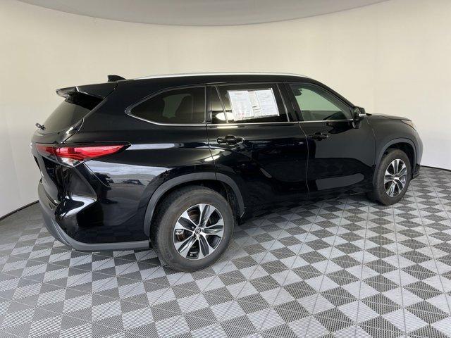 used 2022 Toyota Highlander car, priced at $31,250