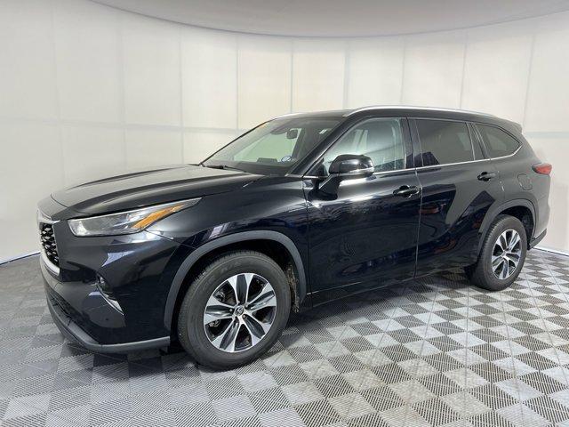 used 2022 Toyota Highlander car, priced at $31,250