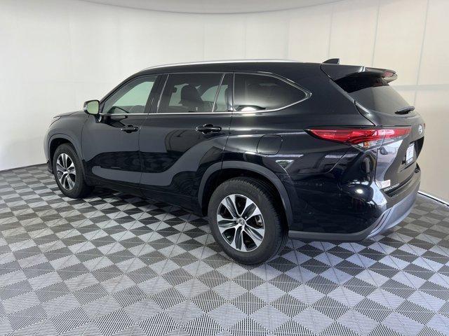 used 2022 Toyota Highlander car, priced at $31,250