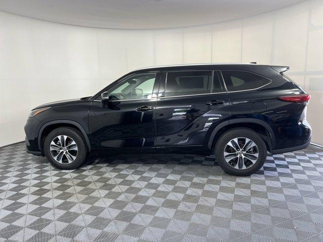 used 2022 Toyota Highlander car, priced at $31,250