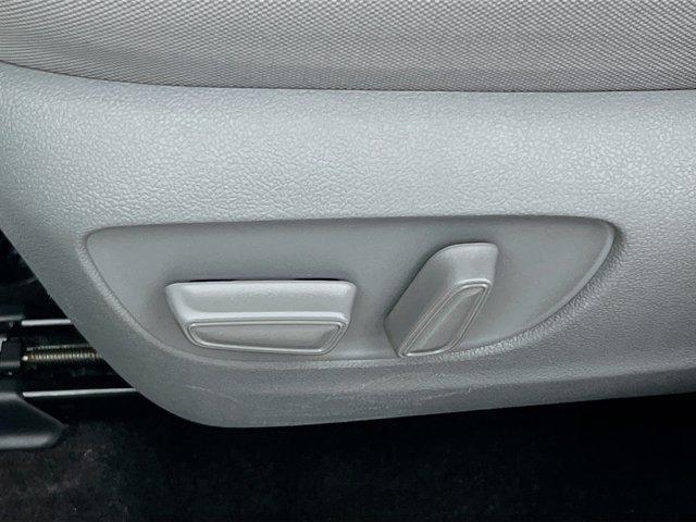 used 2023 Toyota Highlander car, priced at $30,986