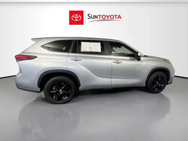 used 2023 Toyota Highlander car, priced at $30,986