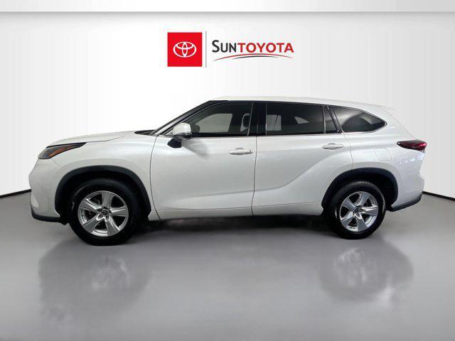 used 2022 Toyota Highlander Hybrid car, priced at $31,906
