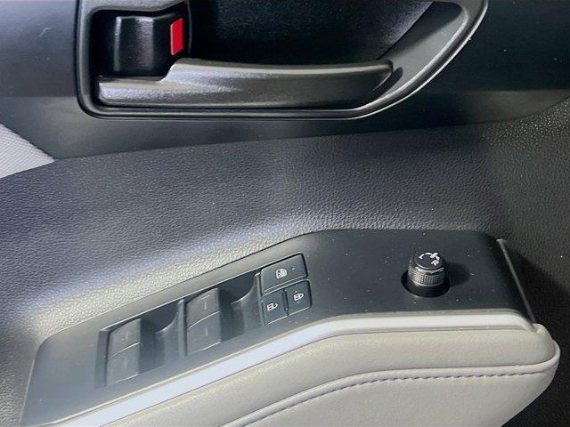 used 2022 Toyota Highlander Hybrid car, priced at $31,906