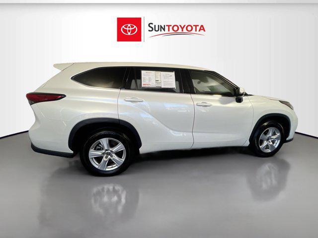 used 2022 Toyota Highlander Hybrid car, priced at $31,906