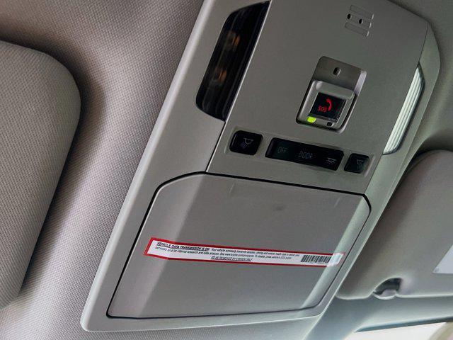 used 2022 Toyota Highlander Hybrid car, priced at $31,906