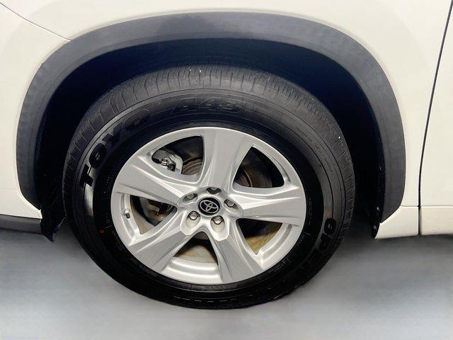 used 2022 Toyota Highlander Hybrid car, priced at $31,906