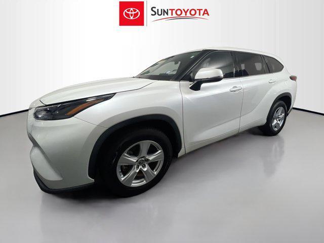 used 2022 Toyota Highlander Hybrid car, priced at $31,906