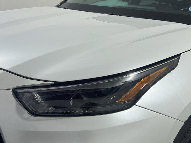 used 2022 Toyota Highlander Hybrid car, priced at $31,906
