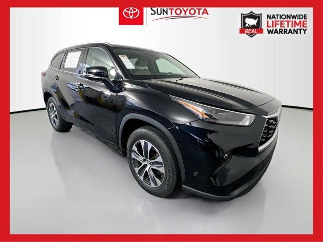 used 2022 Toyota Highlander car, priced at $33,489