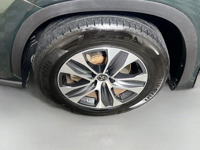 used 2023 Toyota Highlander car, priced at $31,998