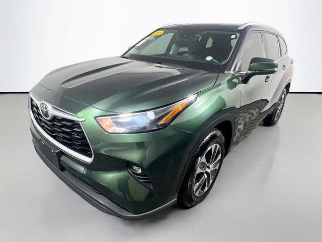 used 2023 Toyota Highlander car, priced at $31,998