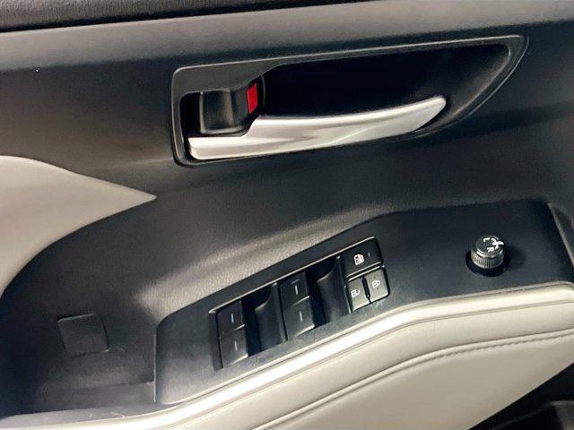 used 2023 Toyota Highlander car, priced at $31,998