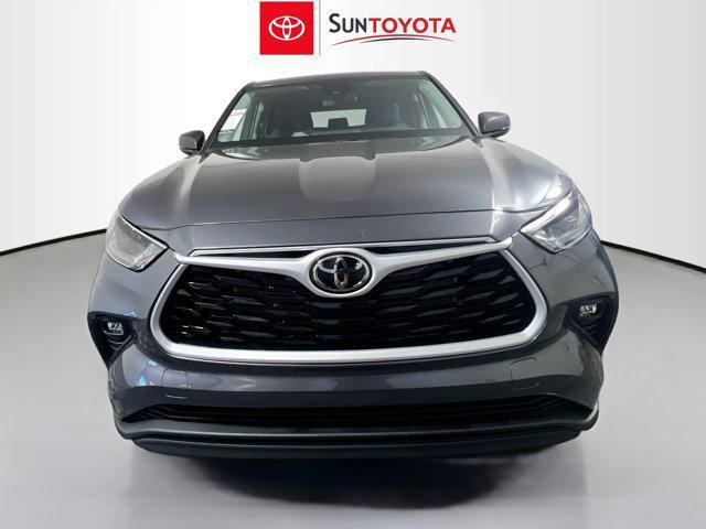 new 2025 Toyota Highlander car, priced at $42,298