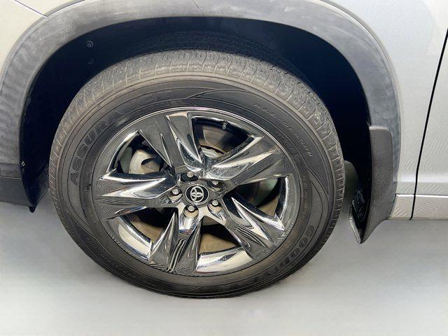 used 2019 Toyota Highlander car, priced at $32,375