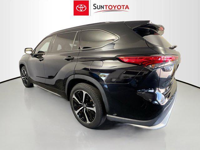 used 2022 Toyota Highlander car, priced at $36,155