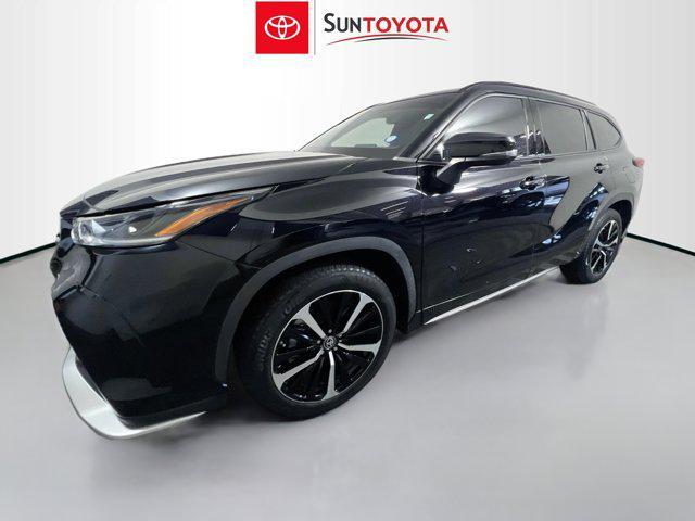 used 2022 Toyota Highlander car, priced at $36,155