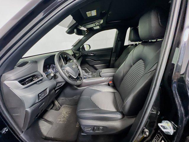 used 2022 Toyota Highlander car, priced at $36,155
