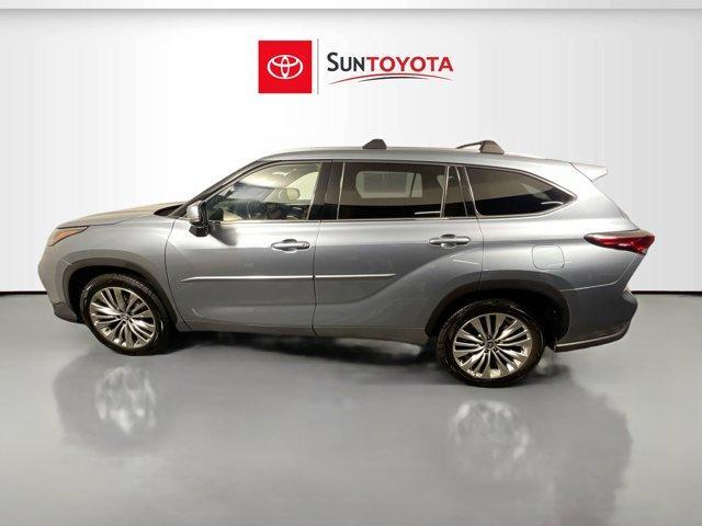 used 2023 Toyota Highlander car, priced at $40,631