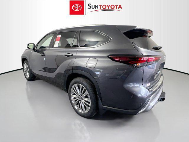 new 2025 Toyota Highlander Hybrid car, priced at $57,902