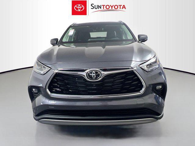 new 2025 Toyota Highlander Hybrid car, priced at $57,902