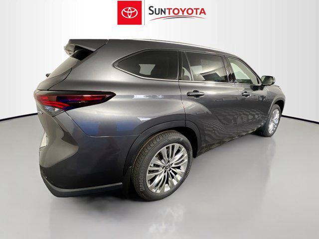 new 2025 Toyota Highlander Hybrid car, priced at $57,902